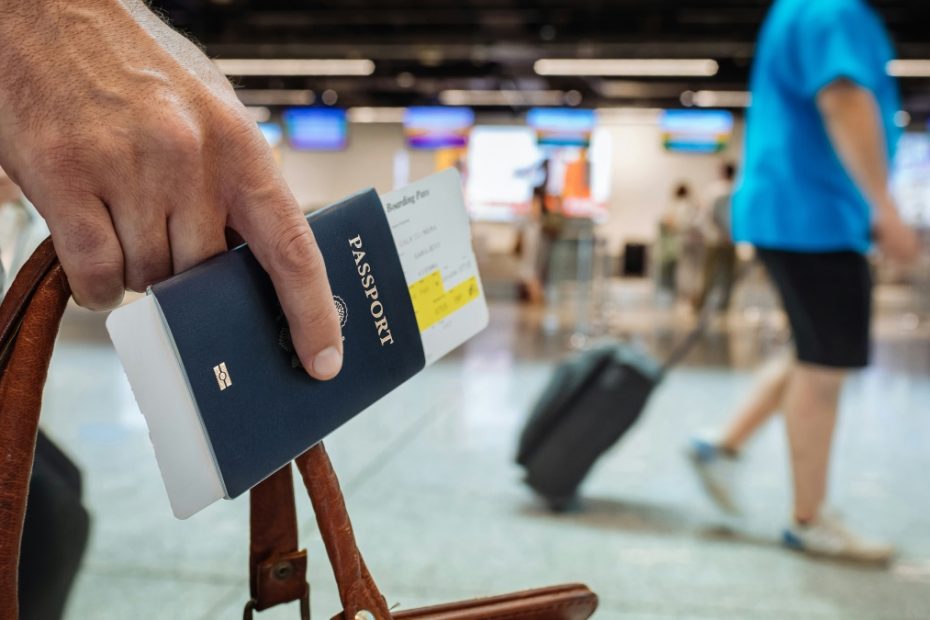 Abogada en Polonia explicando los requisitos para obtener el permiso de residencia para extranjeros.