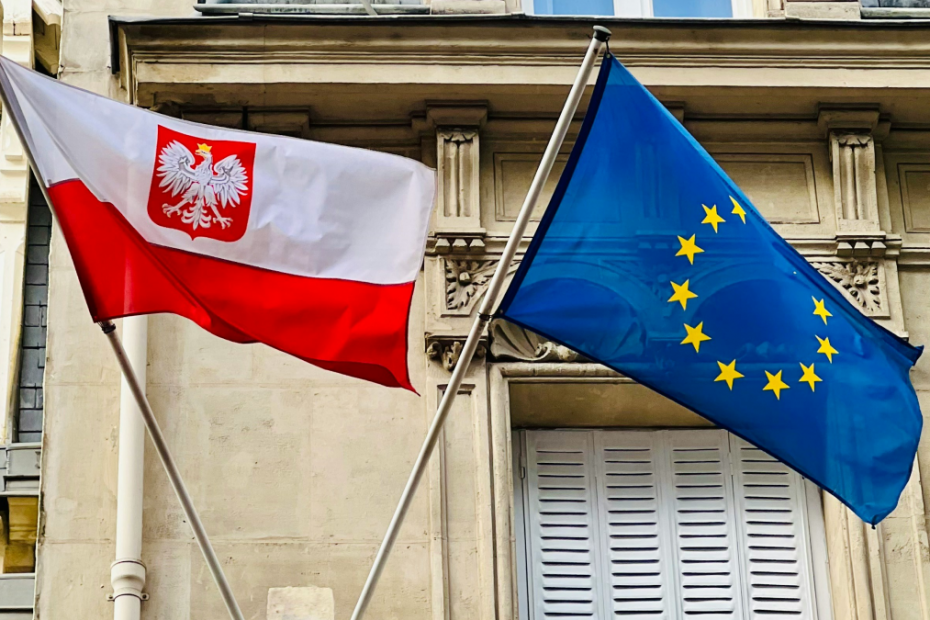 Abogada explicando el procedimiento para solicitar un permiso de residencia temporal en Polonia tras los cambios introducidos el 27 de abril de 2026.